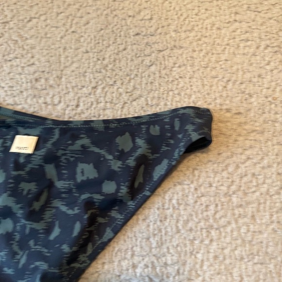 Vuori Aqua Bikini Bottom Color: Beryl Spots Size XS VW709 - Picture 7 of 11
